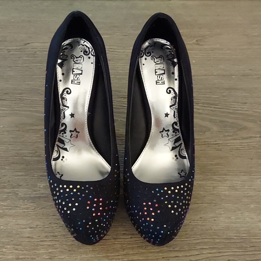 ***$10 HEELS*** Brash Black Pumps - Picture 4 of 4